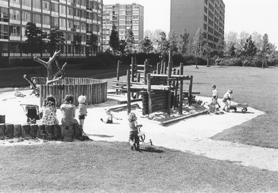 502996 Gezicht op de speelplaats aan de Ankaradreef te Utrecht.